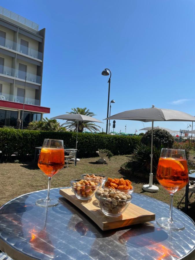Hotel Diplomatic Bellaria-Igea Marina Buitenkant foto