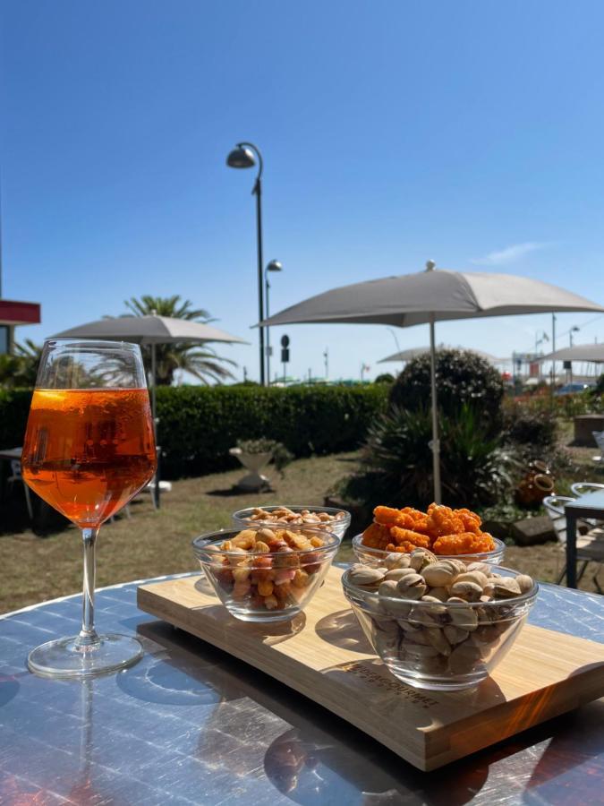 Hotel Diplomatic Bellaria-Igea Marina Buitenkant foto